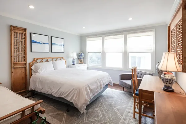 04-1739-Lake-Unit4-San-Francisco-bed-web.webp