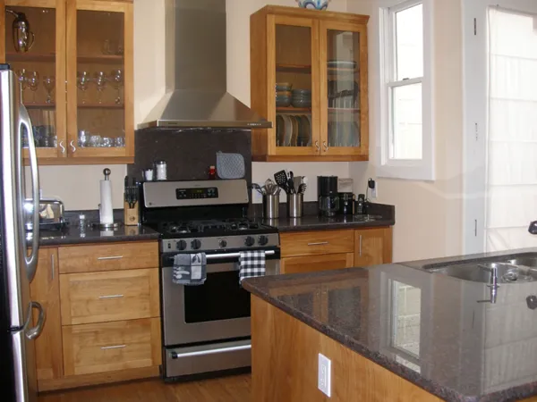 146-06-kitchen.jpg