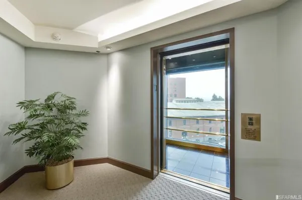 elevator1.jpg