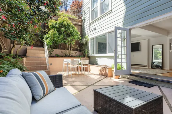 02-2456-Leavenworth-San-Francisco-patio-web.webp