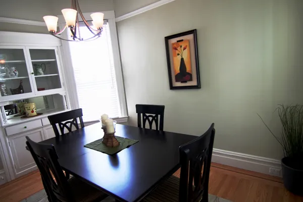 Contemporary one bedroom In The Heart Of The City