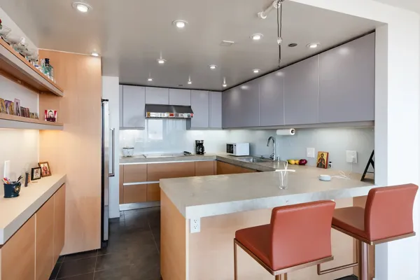 10-101-Lombard-608W-San-Francisco-kitchen-web.webp