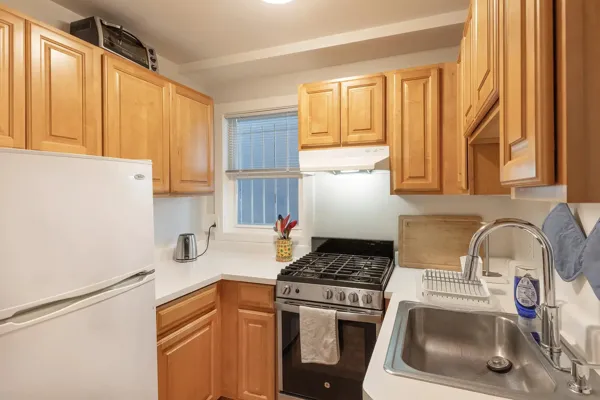 11-2456-Leavenworth-San-Francisco-kitchen-web.webp