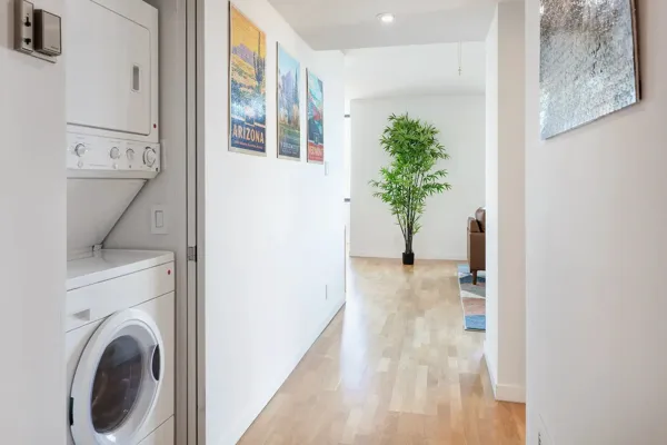 23-101-Lombard-608W-San-Francisco-laundry-web.webp