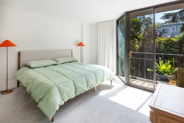 14-101-Lombard-608W-San-Francisco-2bed-web.webp