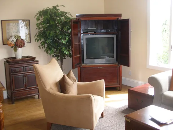 146-03-livingroom.jpg