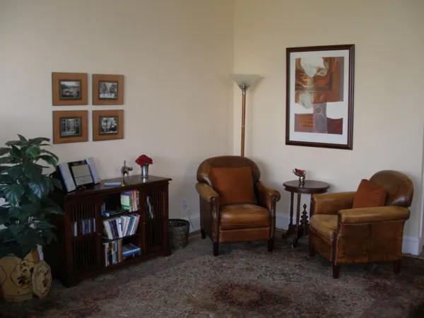 146-02-livingroom.jpg