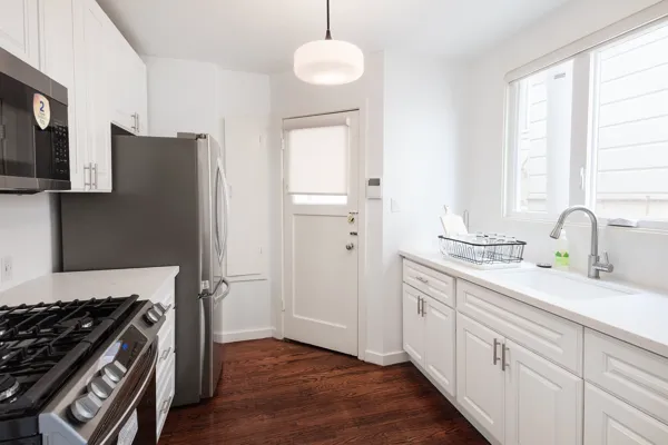 11-1739-Lake-Unit4-San-Francisco-kitchen-web.jpg