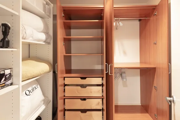 19-2600-18th-Unit21-San-Francisco-2bed-closet-web.jpg