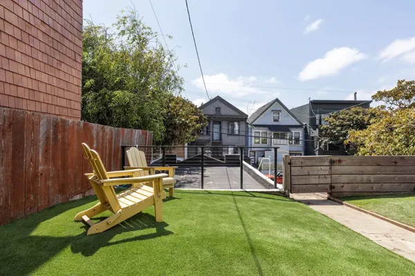 03-564-Chenery-San-Francisco-front-yard-web.webp