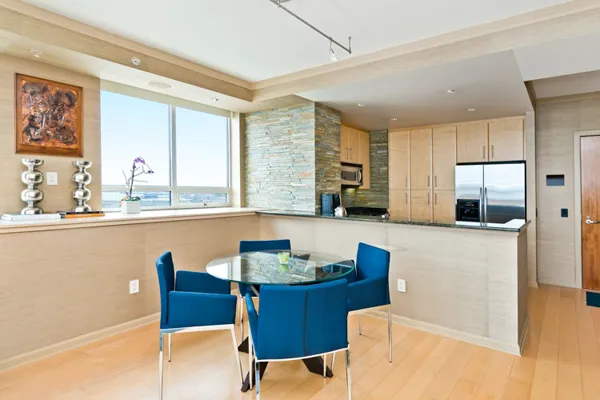 dining65cd6c.jpg