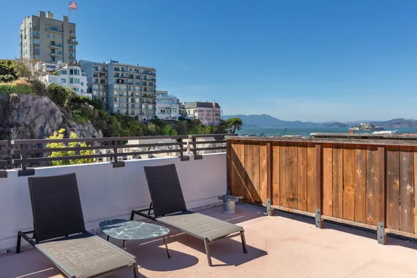 25-101-Lombard-608W-San-Francisco-roofdeck-web.webp