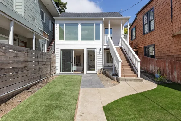02-564-Chenery-San-Francisco-front-yard-web.webp