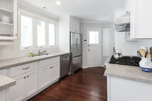 07-1739-Lake-San-Francisco-kitchen-web (1).webp
