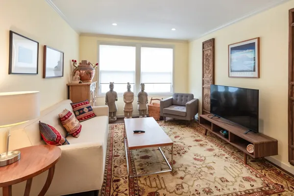 01-1739-Lake-Unit4-San-Francisco-living-web.webp