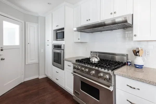 08-1739-Lake-San-Francisco-kitchen-web (1).webp