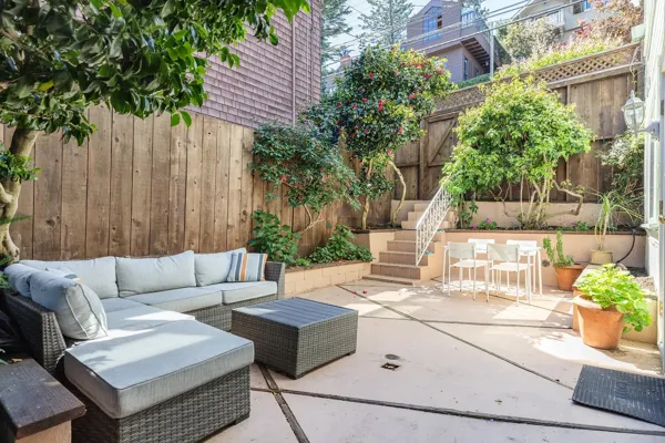 03-2456-Leavenworth-San-Francisco-patio-web.webp