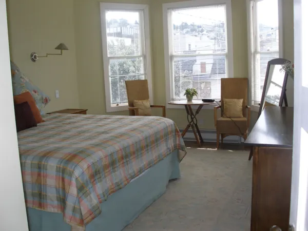 146-07-bedroom-1.jpg