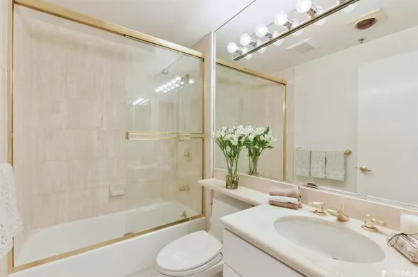 bathroom1.jpg