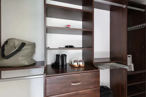 15-101-Lombard-608W-San-Francisco-2bed-closet-web.webp
