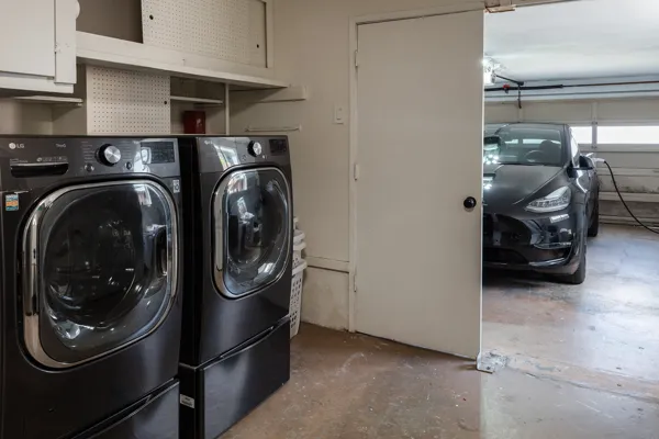26-460-Valverde-South-San-Francisco-laundry-web.jpg