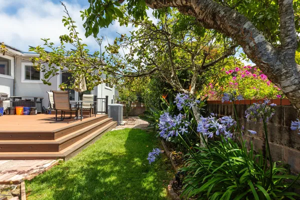 12-460-Valverde-South-San-Francisco-yard-web.jpg